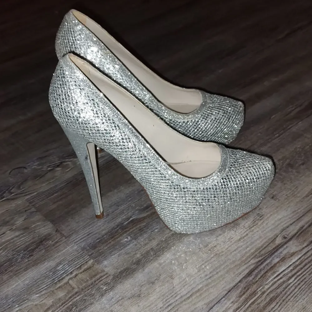 Aldo silver glimmering holiday  Christmas party sexy platform heels Sz 9